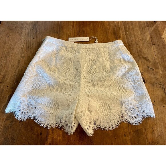 NWT - TRINA TURK White Lace Shorts, SZ 0 - Picture 2 of 6